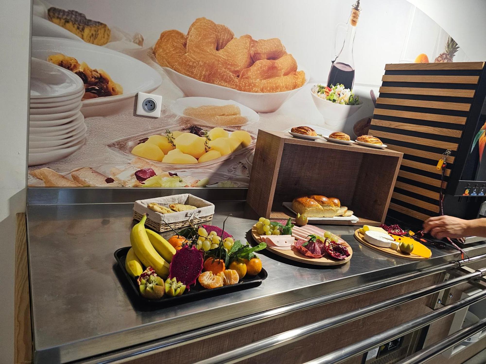 Val Hotel Montbeliard Sud Valentigney ภายนอก รูปภาพ