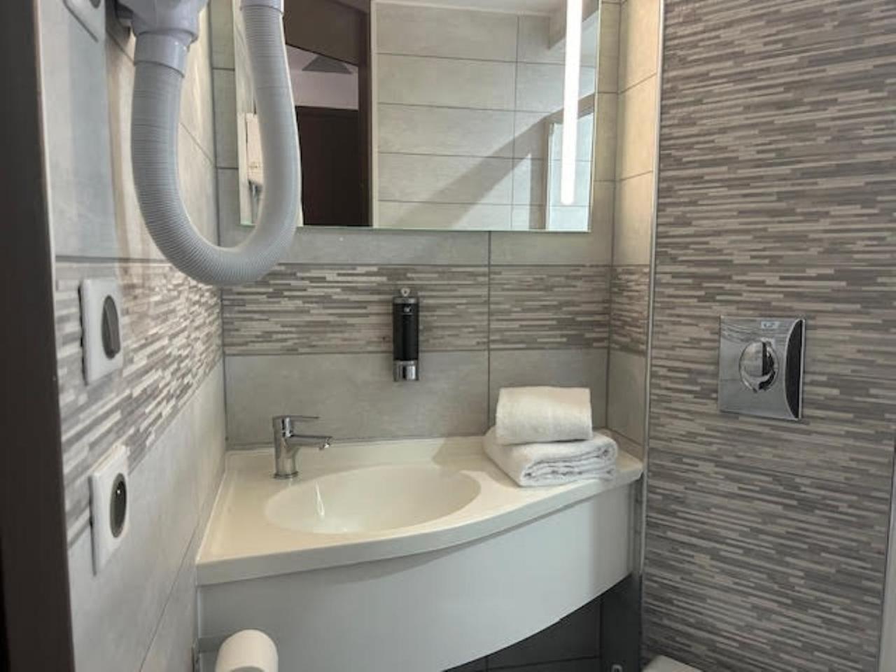 Val Hotel Montbeliard Sud Valentigney ภายนอก รูปภาพ