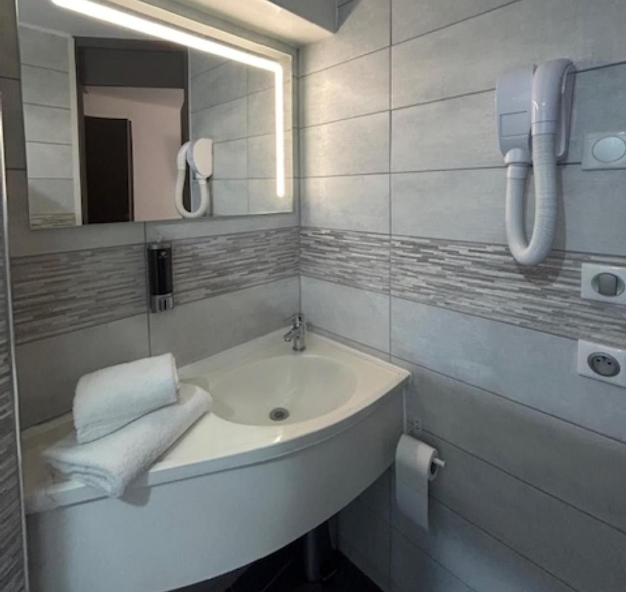 Val Hotel Montbeliard Sud Valentigney ภายนอก รูปภาพ