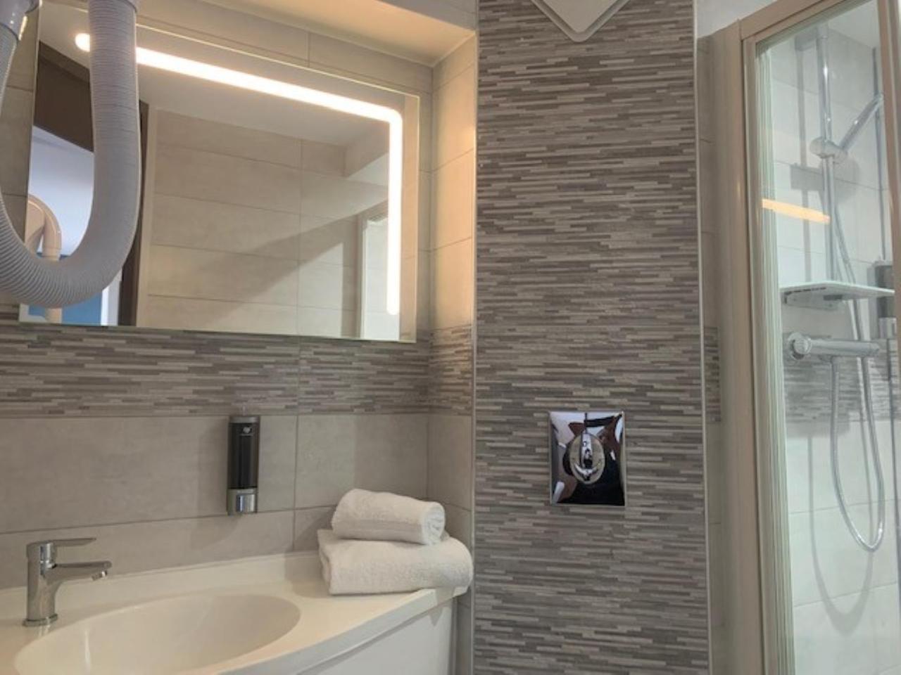 Val Hotel Montbeliard Sud Valentigney ภายนอก รูปภาพ